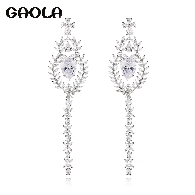 

Женские серьги-подвески с фианитами, в виде цветка