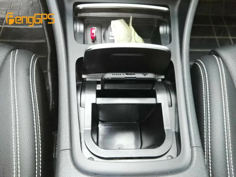 Автомобильное беспроводное зарядное устройство Qi для Mercedes Benz CLA/A/B series 2015 + iPhone Xs Max