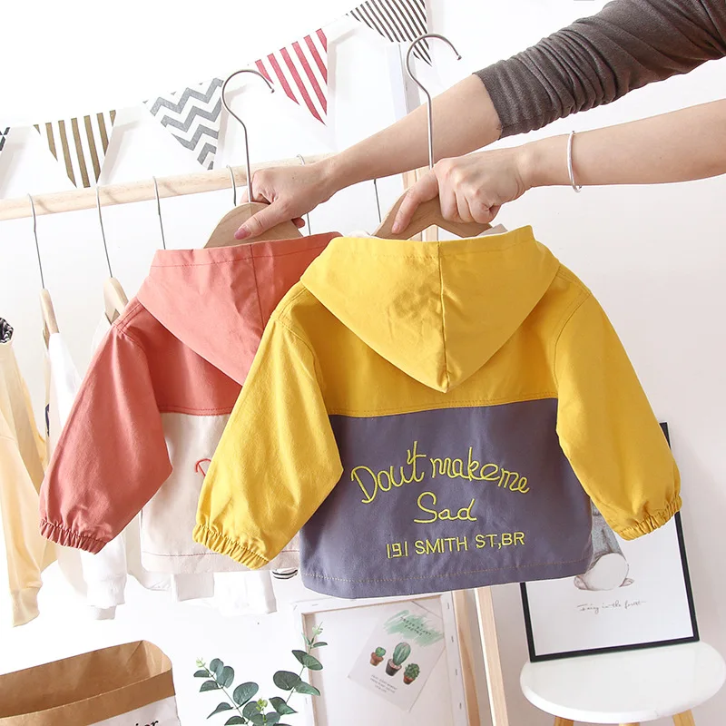 Детская одежда пальто 2020 новая весенняя модная ветровка с вышивкой и капюшоном