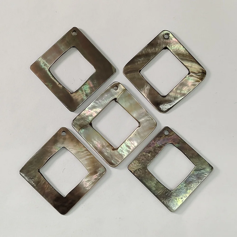 

10 Pieces of Natural Freshwater Shell Pendant Square Ring Shape Black Butterfly Shell Handmade Crafts Birthday Holiday Gifts