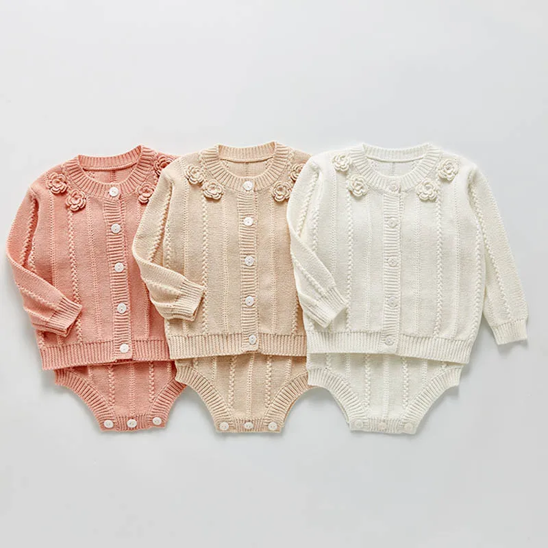 

Вязаный комплект одежды для маленьких девочек, осенне-зимний костюм для маленьких девочек, вязаный свитер, кардиган, пальто и комбинезоны