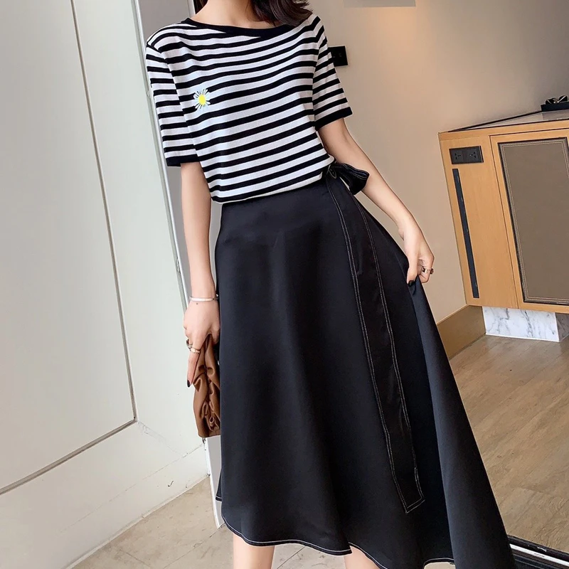 

Runway Designer Black Knit Stretch Stripe Embroidery Flower Top Belt Irregular Skirt Women Two Piece Fashion High Quality New