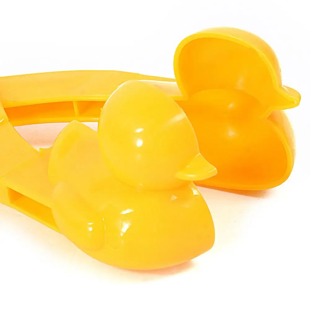 

1pcs Plastic Snowball Maker Clip Safety Cartoon Duck Winter Snow Sand Mold Tool For Snowball Fight Outdoor Fun Sports Toys