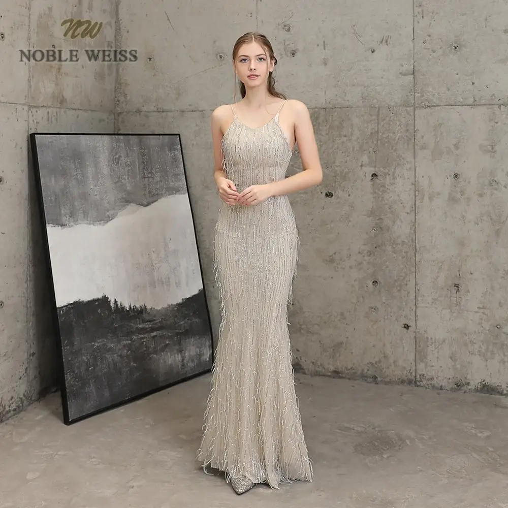 Женское вечернее платье русалка темно красное с блестками и лямкой на шее длиной