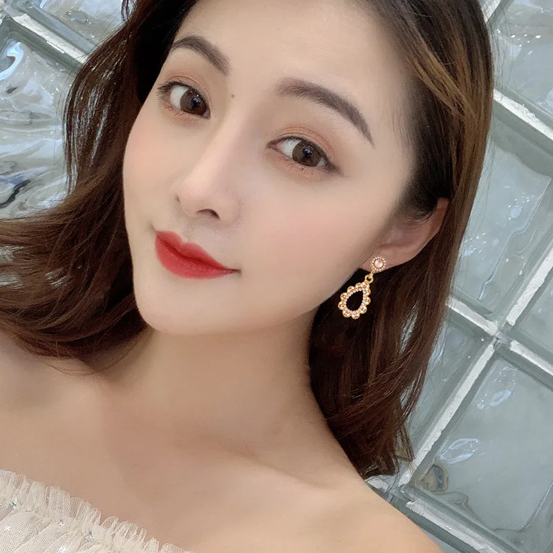 Стильные восстанавливающие древние путь цветы металлические кружевные