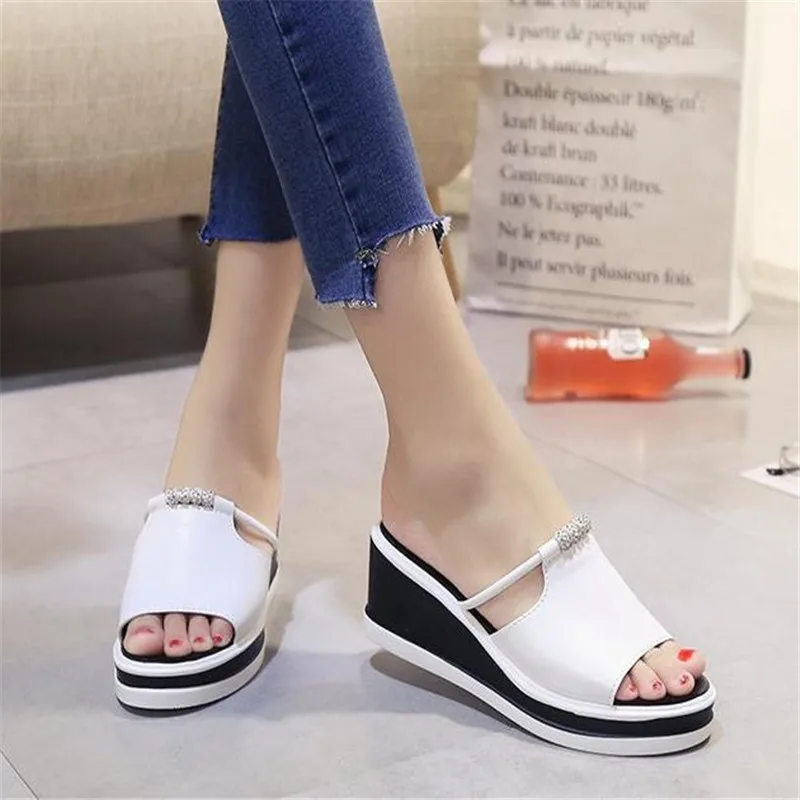 Женские кожаные босоножки на танкетке элегантные Босоножки с открытым носком и