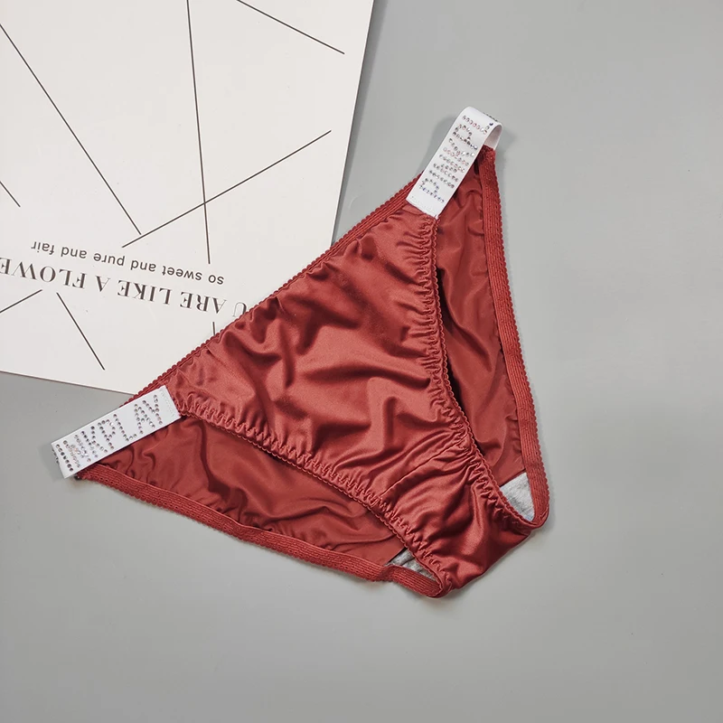 

Women's Underwear Fashion Rhinestone Solid Color New European Style Briefs Sexy Panties Low Waist Sexy Females Lingerie