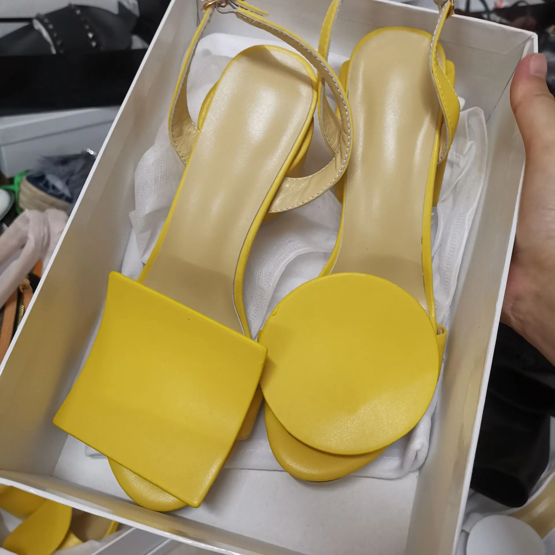 Босоножки женские на высоком каблуке с квадратным кольцом асимметричные летние |