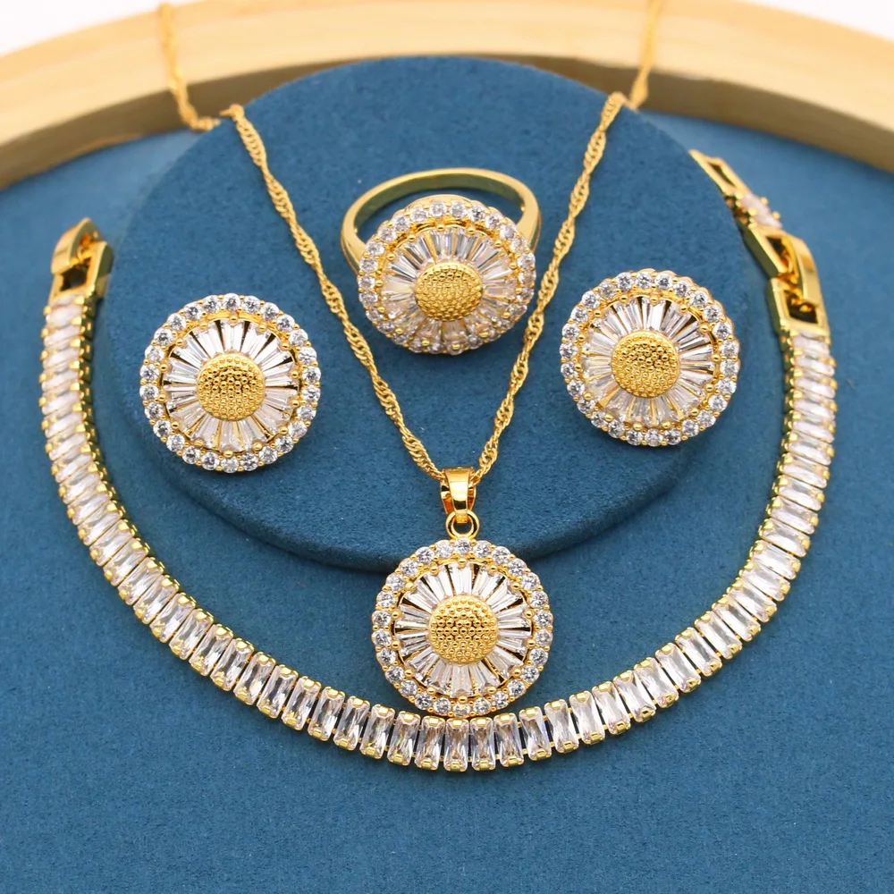 

Комплект из колье, серёг и кольца, с белым топазом