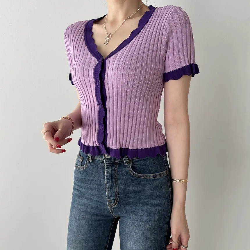 

Korejpaa Women T-Shirt 2021 Summer Korean Chic Girl Gentle Elegant Wavy Side Stitching V-Neck Pit Strip Single-Breasted Knit Top