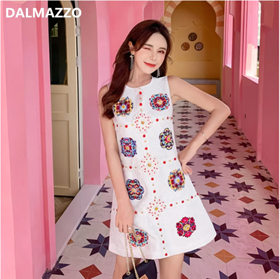 Женское дизайнерское платье без рукавов с круглым вырезом облегающее