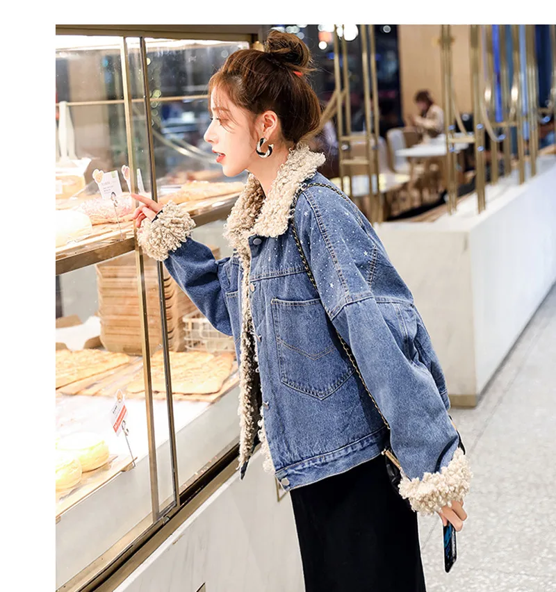 Женская джинсовая куртка из овечьей шерсти универсальная утепленная на флисе