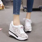 Женские кроссовки на платформе, белые сетчатые дышащие кроссовки на высоком каблуке, 2020