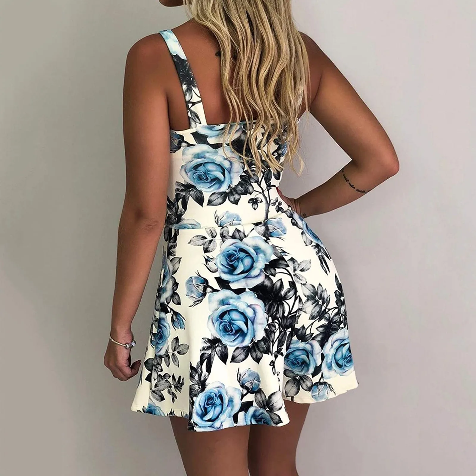 

Women Summer Print Jumpsuit Shorts Bow Tie V-neck A-Line Short Rompers Sleeveless Bodycon Sexy Party Playsuit combinaison femme