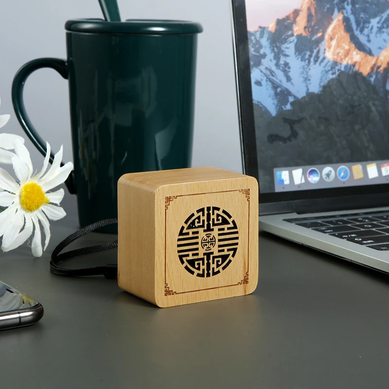 

Exquisite carved pattern, extreme hand-feel, solid wood circular bluetooth speaker portable wireless loudspeaker