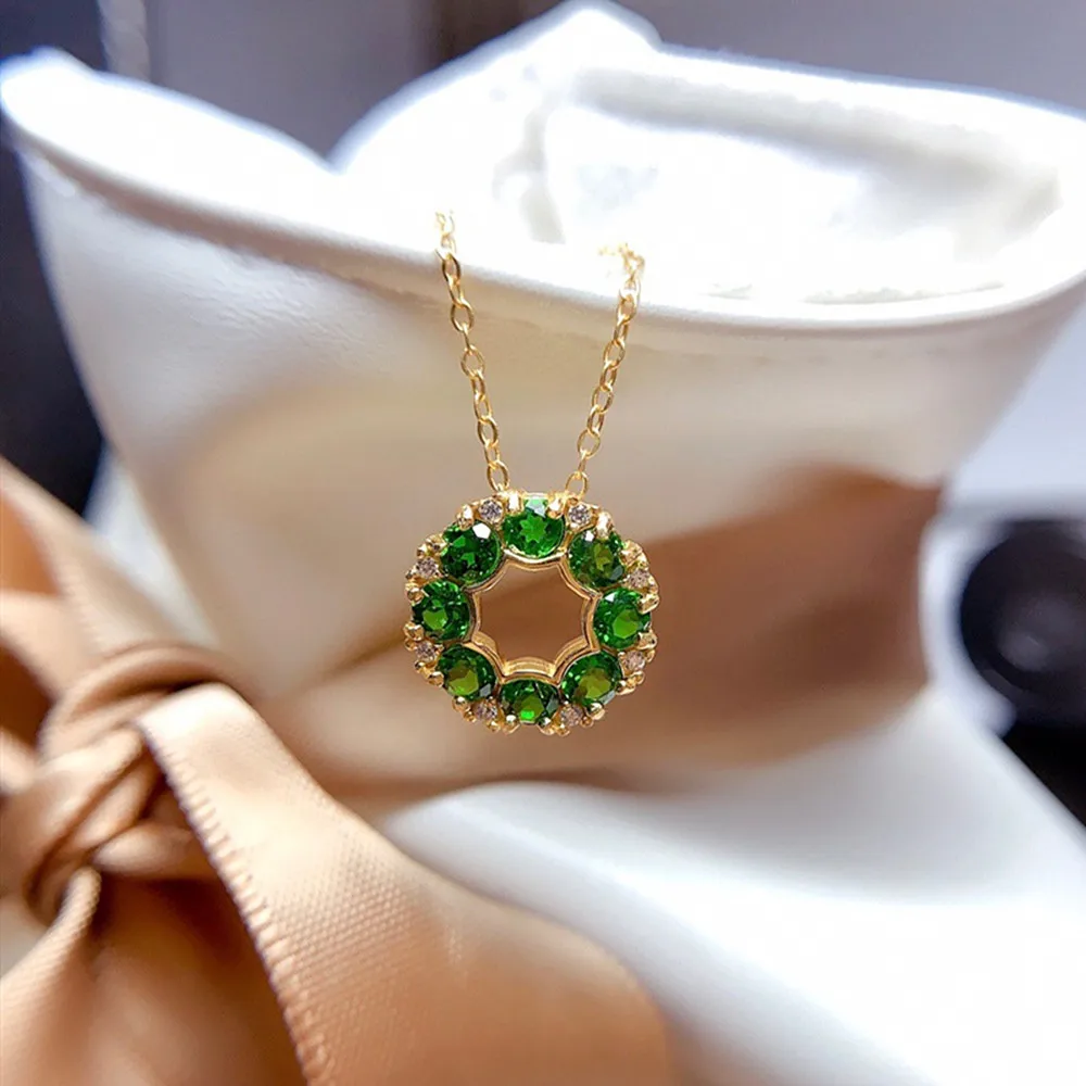 

Женское ожерелье с подвеской в виде драгоценных камней