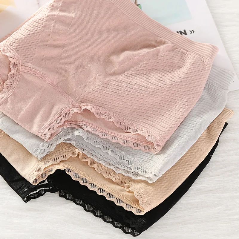 

Seamless medium waist women's underwear with belly closed and hip raised boxers and sexy lace edge warm palace briefs