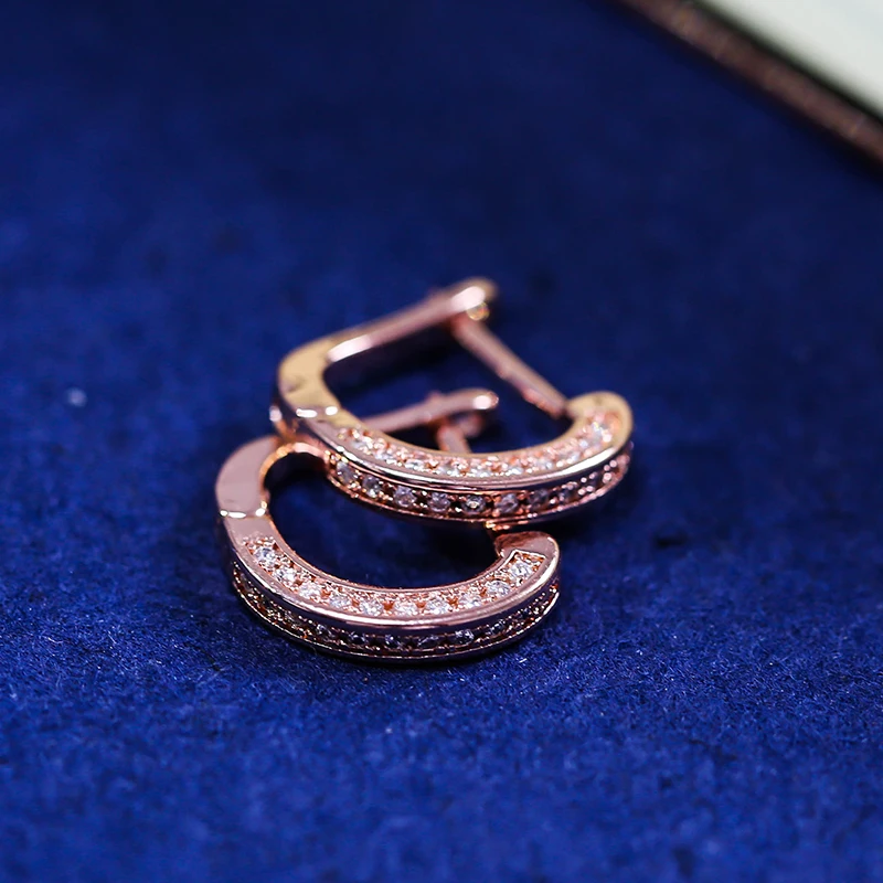 Модные серьги-кольца заполненные прозрачными фианитами круглые для женщин