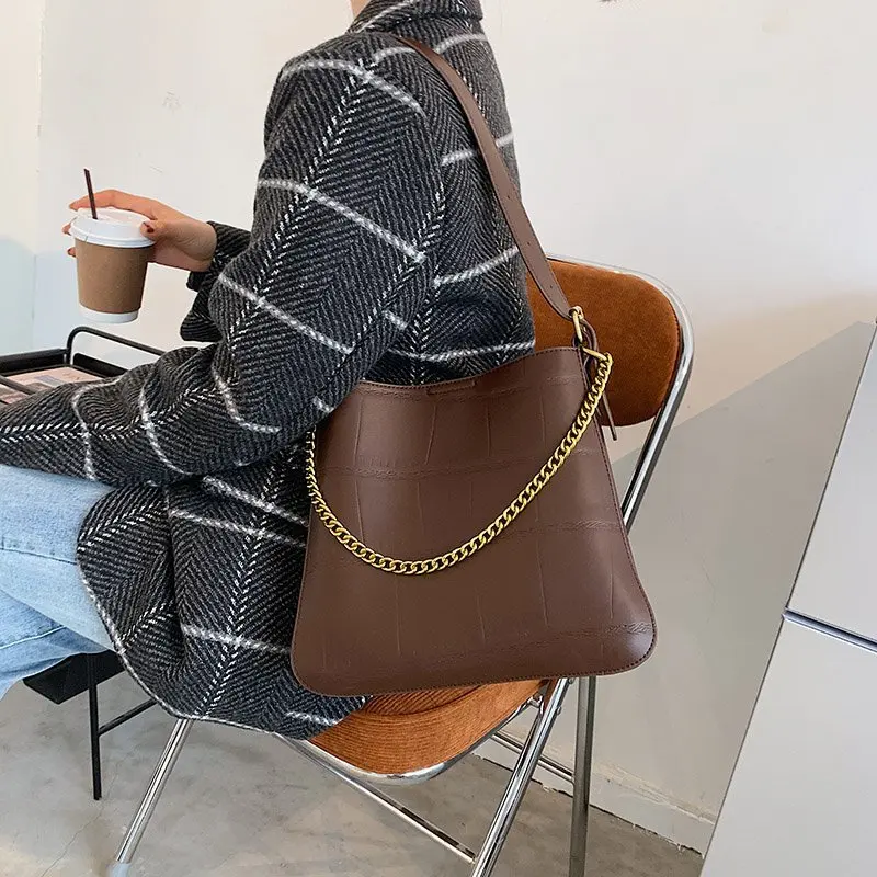 

2021Casual Buckets Shoulder Bags Solid Color Women Famous Fashion Handbags Luxury Large Capacity Chain Vintage Bag