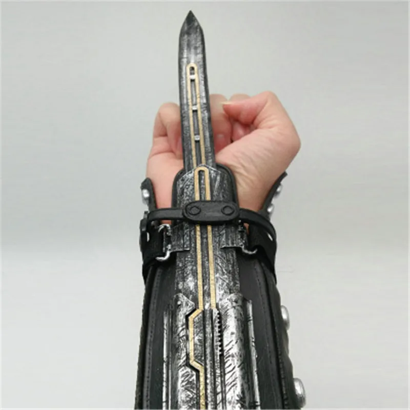 

Newest Cosplay Film Game Assassin Creed 4 Black Flag Edward Prop Weapon 1:1 Sleeve Arrow Sleeve Blade Can be Ejected Model