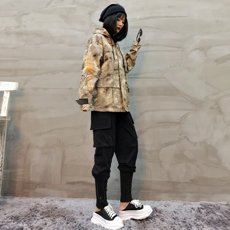 

2020 new autumn and winter full sleeves batwing styles printed zippers hooded pocket female jacket V527