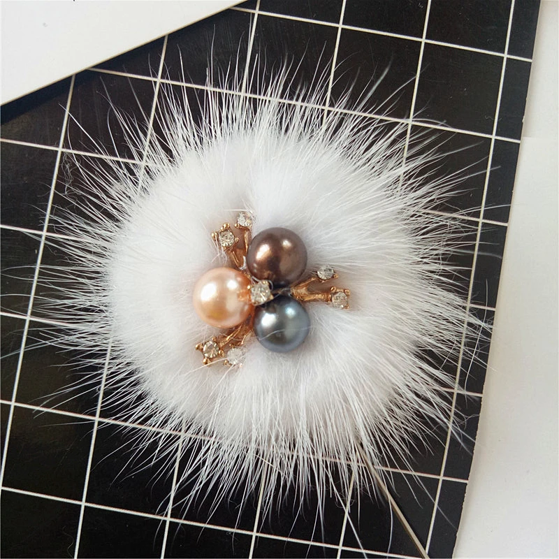 Женская Брошь в виде цветка имитирующей жемчуг с меховым помпоном для пирсинга