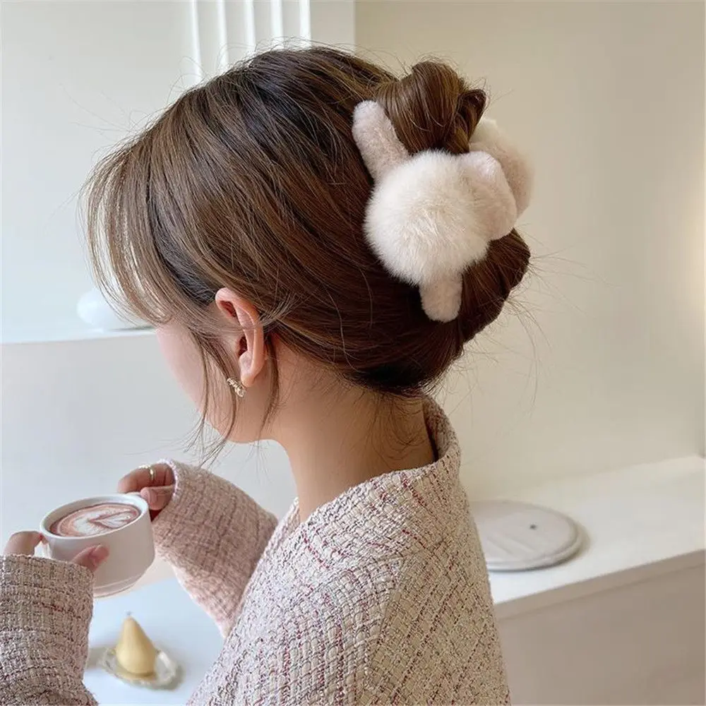 

Cute Winter Hairball Hair Accessories Acrylic Hairpins Plush Hair Claw Barrette Crab Headwear Faux Fur Hair Clip