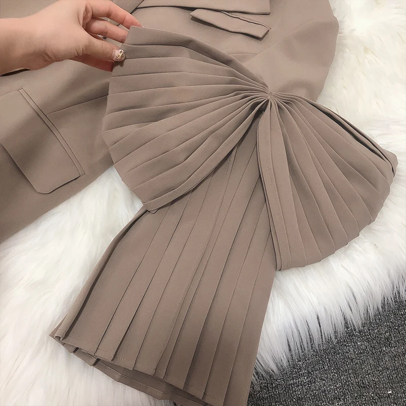 

JSXDHK High Senior Designer Spring Blazer Coat New Women Notched Collar Diamonds Button Khaki Bow Split Pleated Sleeve Suit Coat