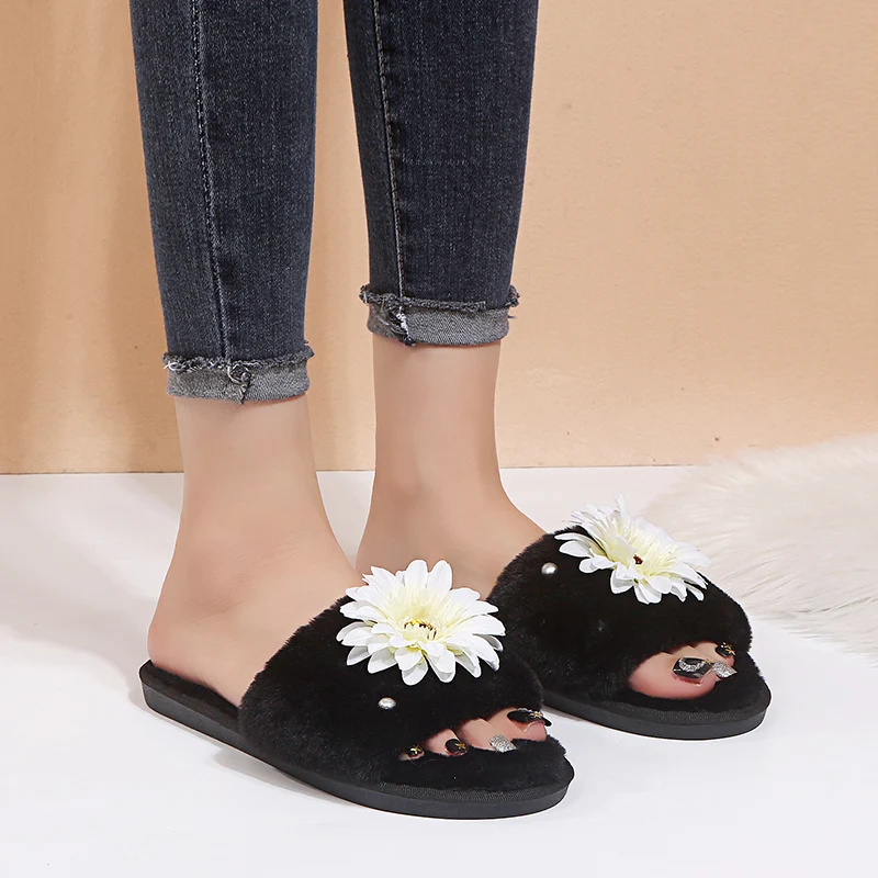 

Outdoor Slipper Woman With Lovely Daisy 2020 New Fashion Flat Non-slip Soft Soles Furry Women Fluffy Slides Size 36-41