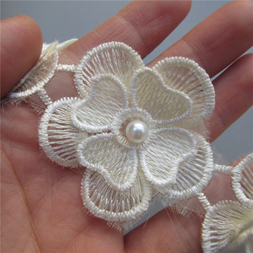 Кружевная лента бежевого цвета с жемчугом вышитыми цветами 4 5 см | Дом и сад