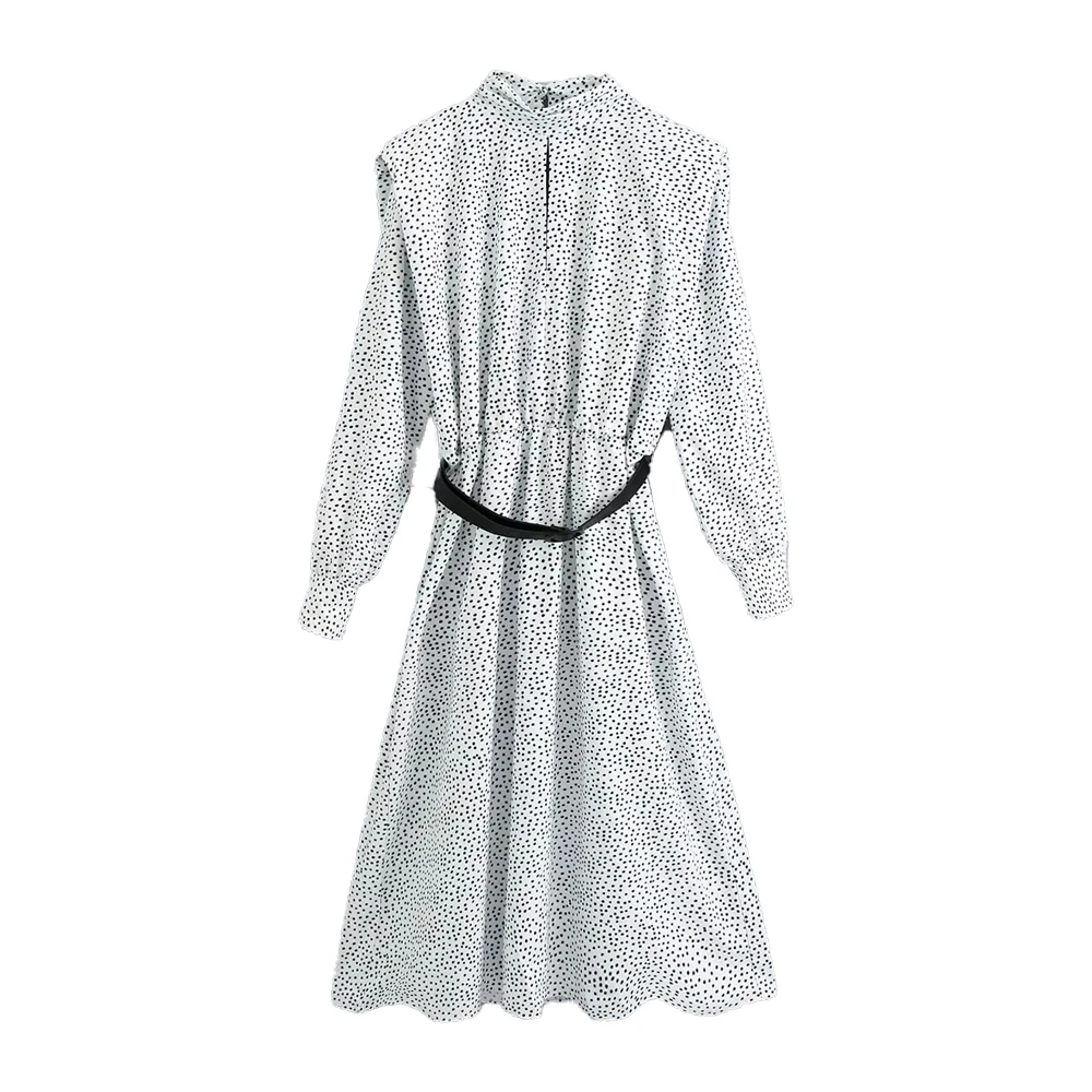 Платье женское средней длины в горошек с поясом и высоким воротом элегантное