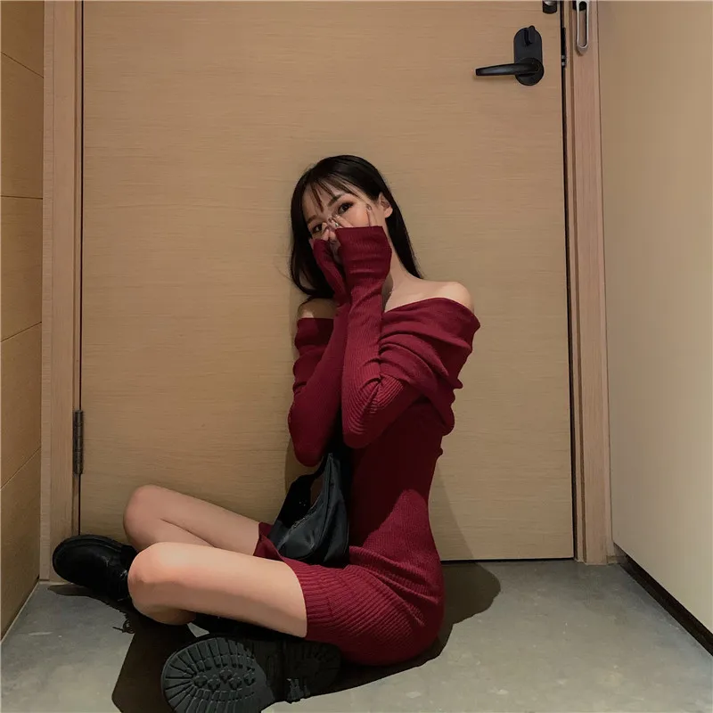 Вязаное облегающее платье с открытыми плечами женское сексуальное мини-платье