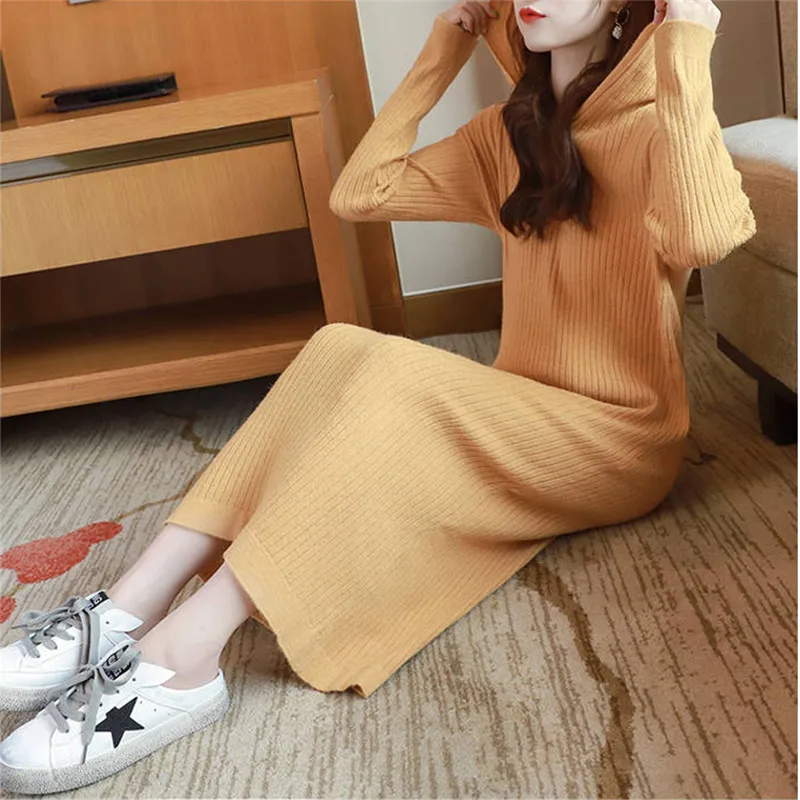 Женское трикотажное платье с капюшоном яркого цвета зимние базовые очень