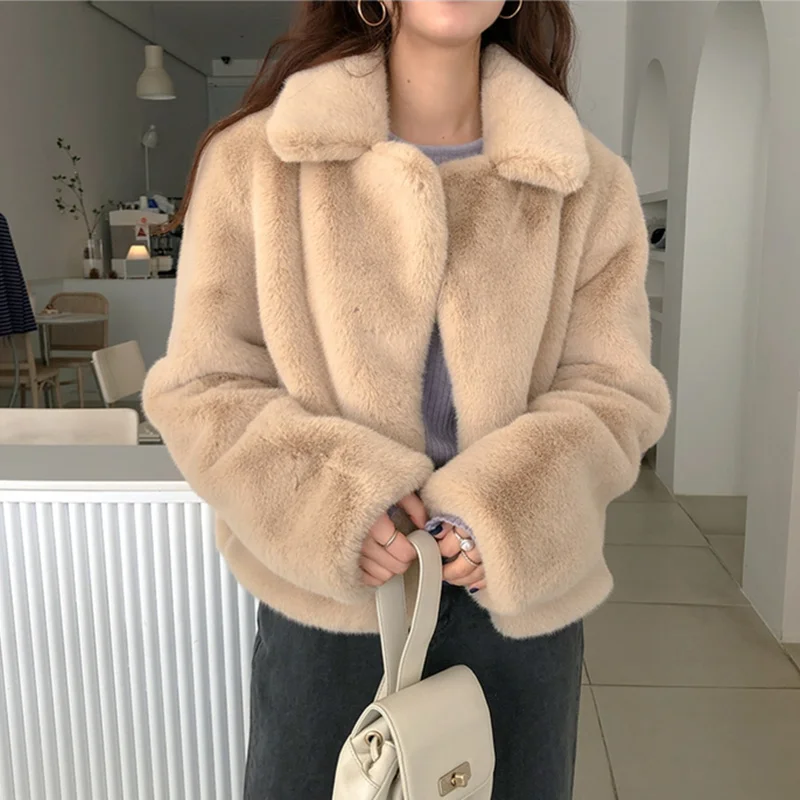 

2021 Spring Loose Short Furry Coat Ocean Rac