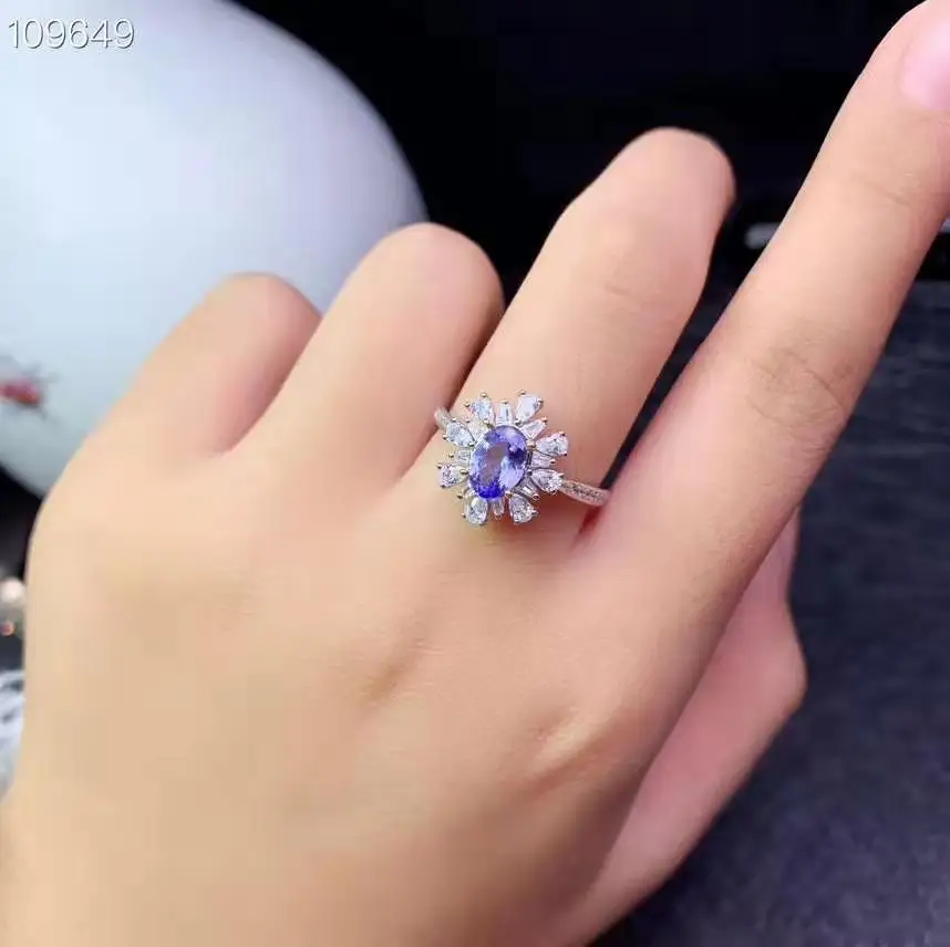 Кольцо женское из серебра 925 пробы с натуральным танзанитом 5x7 мм | Украшения и