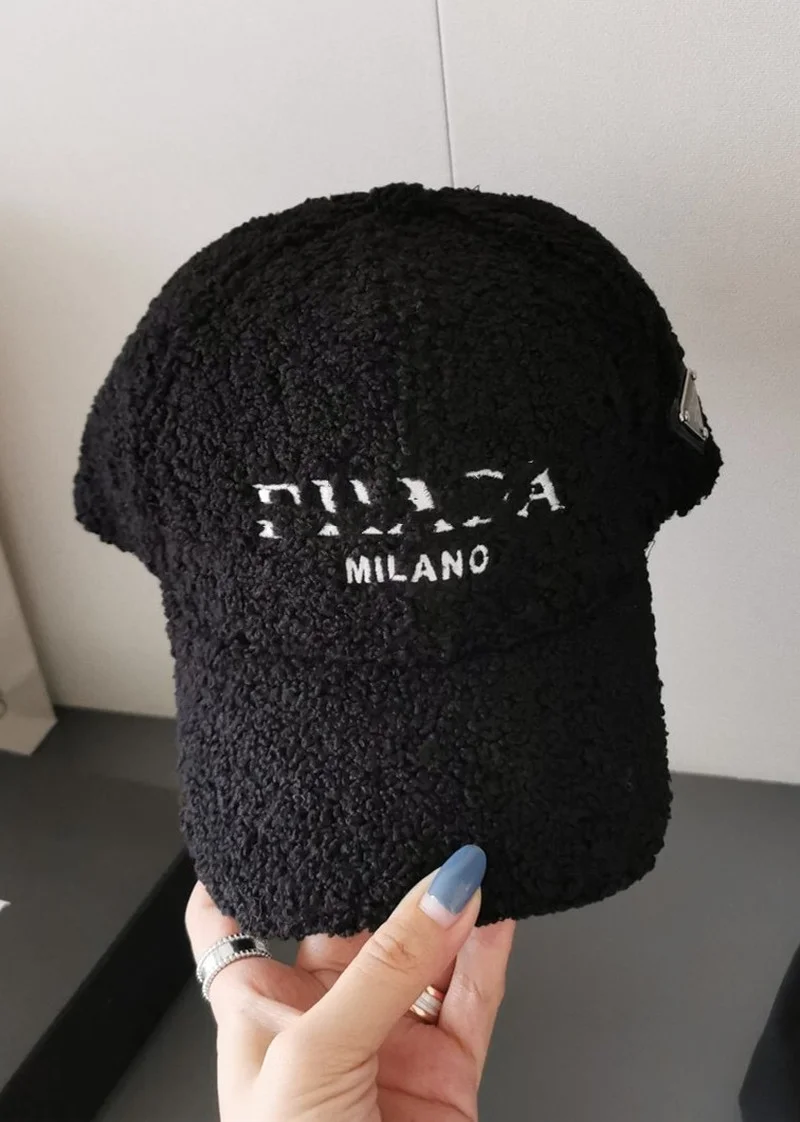 

Шапка из овечьей шерсти Осень-зима 2021 шапка в Корейском стиле с утиным языком сетчатая Красная Женская бархатная утолщенная теплая шапка дл...