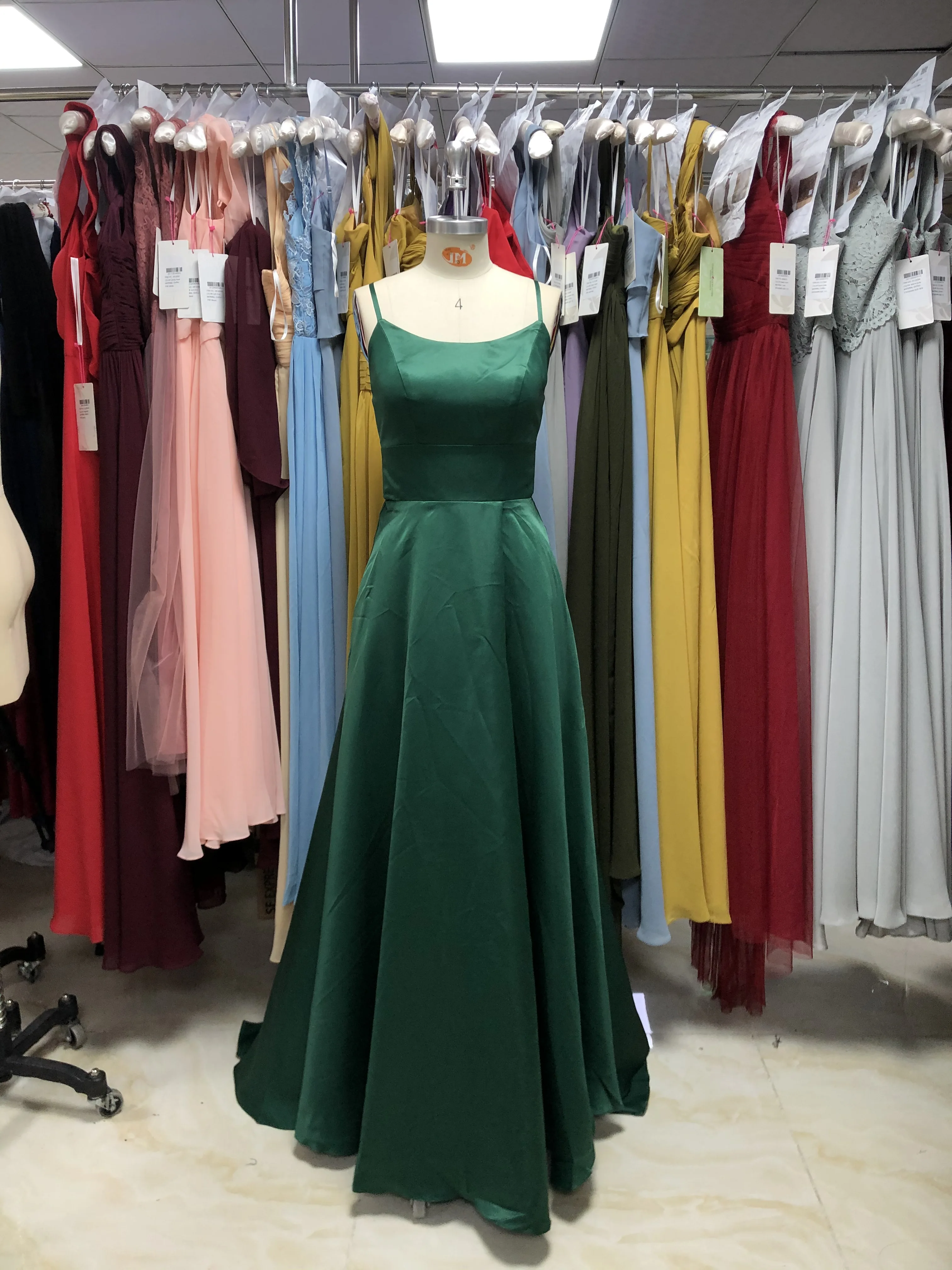 Зимнее длинное атласное вечернее платье с разрезом новинка 2022 модное элегантное