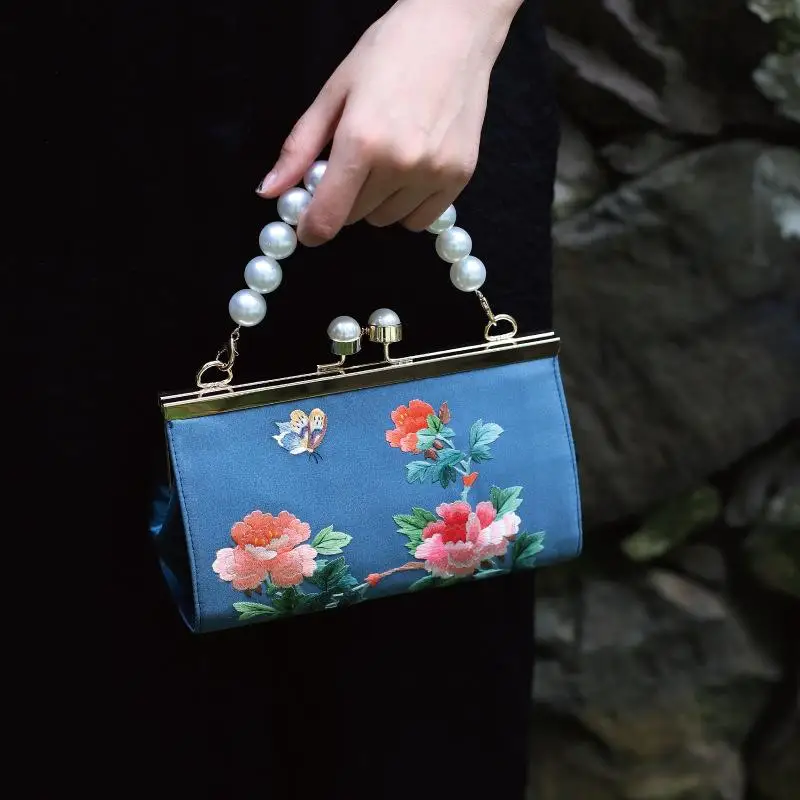 

Silk Hand-embroidered Su Embroidered Baguette, Pearl Chain Bag Under Armpit, Mobile Phone Bag Can Be Held Diagonally