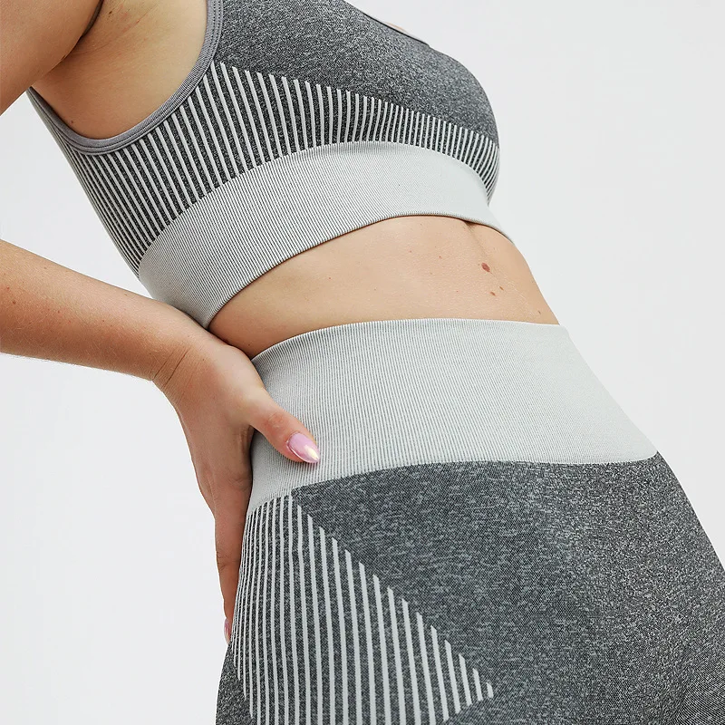 

New knitted seamless fitness hip-lifting sports suit