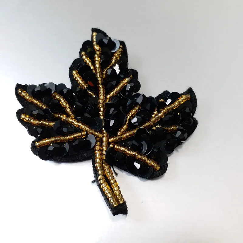 Вышивка с изображением листьев животных рукоделие вышивка своими руками патчи