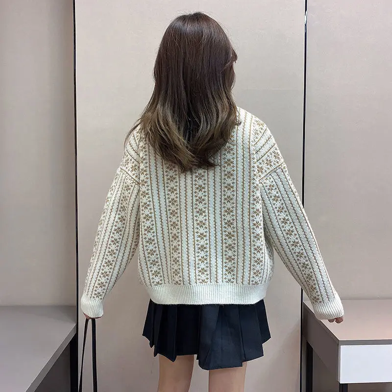 

Autumn and Winter Leisure T-neck Sweater Women's Loose Jacquard Sweater