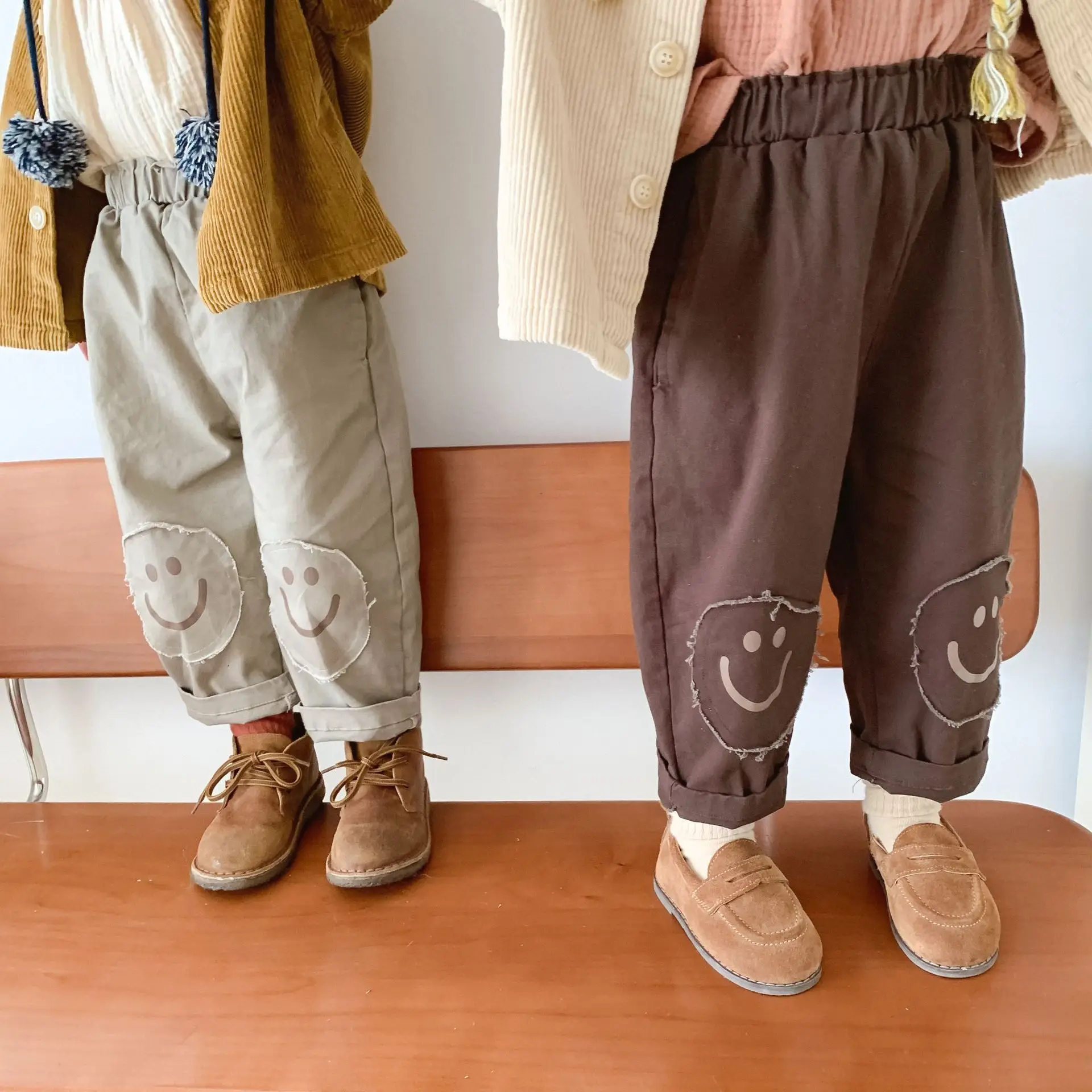 

Новинка; Детские хлопковые брюки; Сезон весна-осень; Детские брюки со смайликом для девочек; Детские Стрейчевые брюки для мальчиков и девоче...