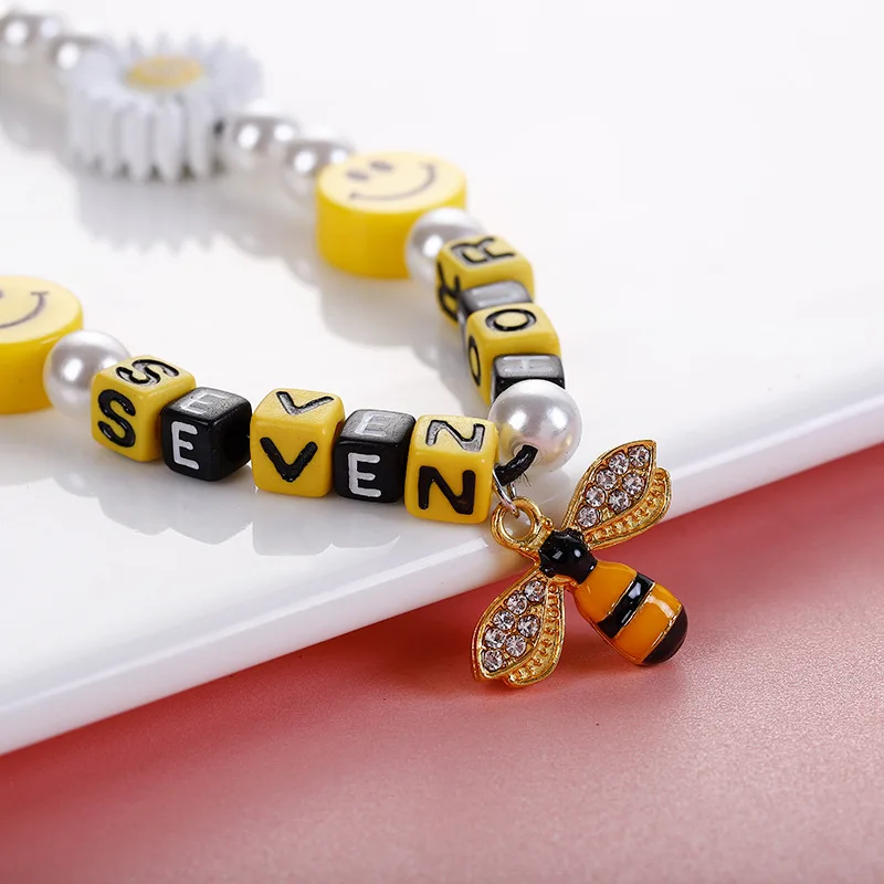 

1Pcs Cute Letter Bee Smile Face Pendant Necklace Daisy Pearl Beaded Stainless Steel Necklace for Women Fashion Jewelry Gift