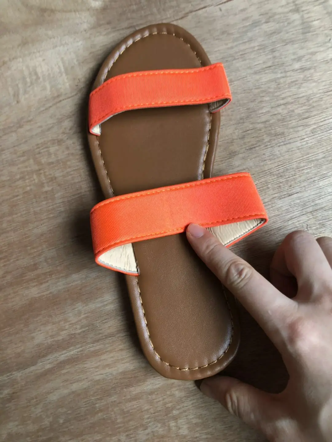 Factory direct sales slippers new women's beach shoes PVC candy color sandals flat bottom ladies outdoor travel slippers