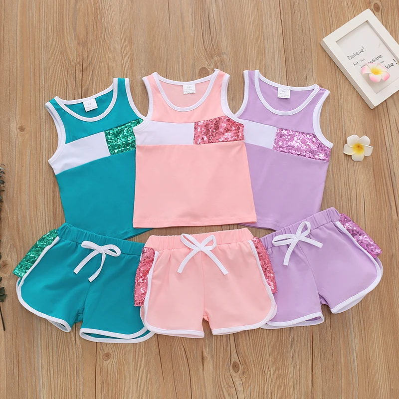 

Комплект летней одежды для девочек, повседневный жилет без рукавов с круглым вырезом, с блестками и шорты с эластичным поясом и разрезом сбо...