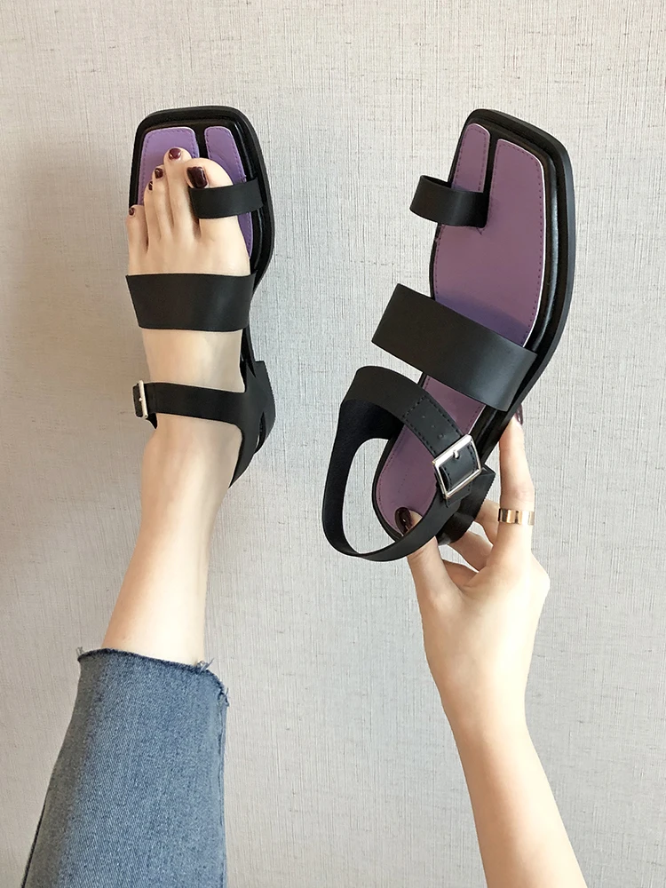 

Сандалии с ремешком на одно слово, Новинка лета 2021, модная трендовая обувь в римском стиле на плоской подошве, простая и универсальная женск...