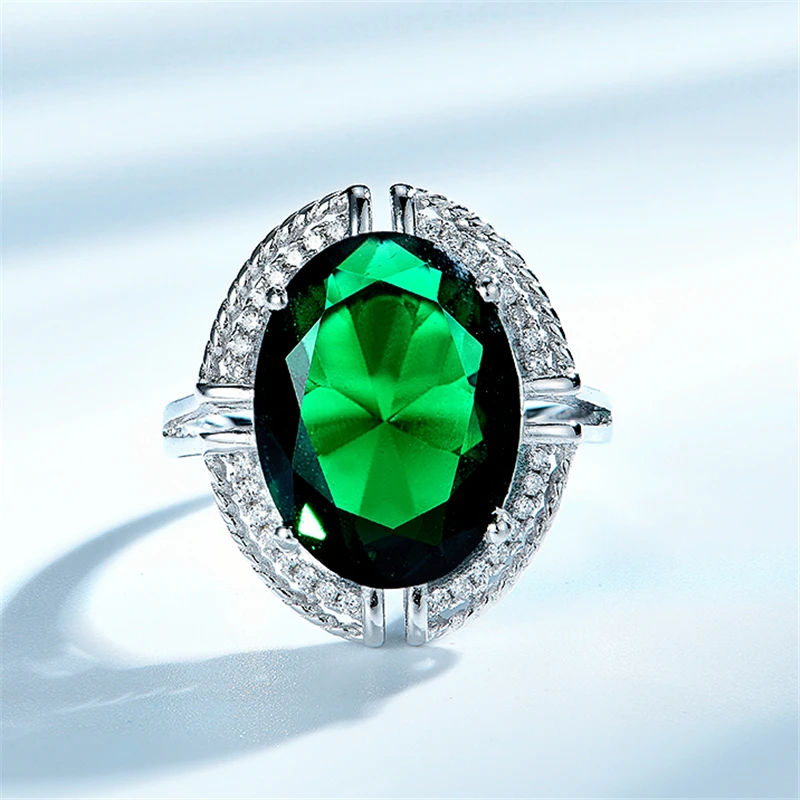 

Кольцо женское из серебра 925 пробы с крупным овальным кубическим наноизумрудом