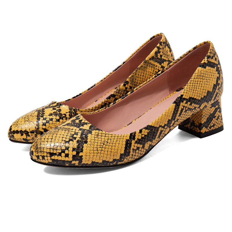 

Fashion Snake Print Low Heels Shoes Women Comfortable Brand Designer Women Heels Large Size 47 Wedding Office Shoes Pumps Red