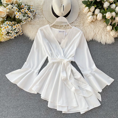 Приталенная Асимметричная блузка на шнуровке с v-образным вырезом расклешенная