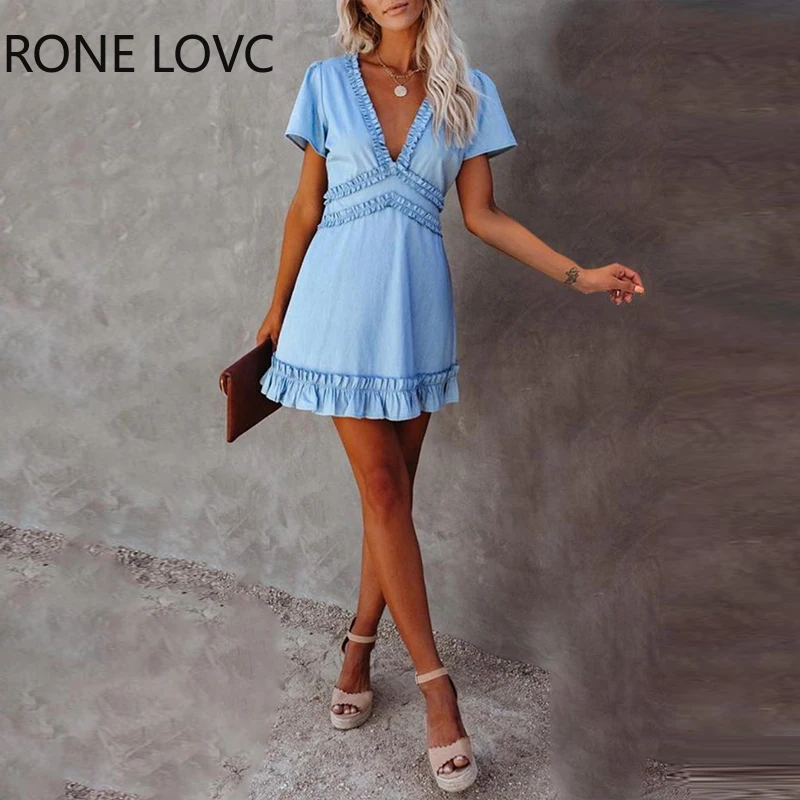 Женское платье с V-образным вырезом оборками и открытой спиной элегантное модное